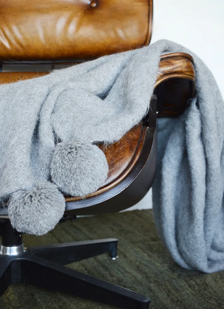 Awanay Otoño Llama Throw with PomPoms - Gray